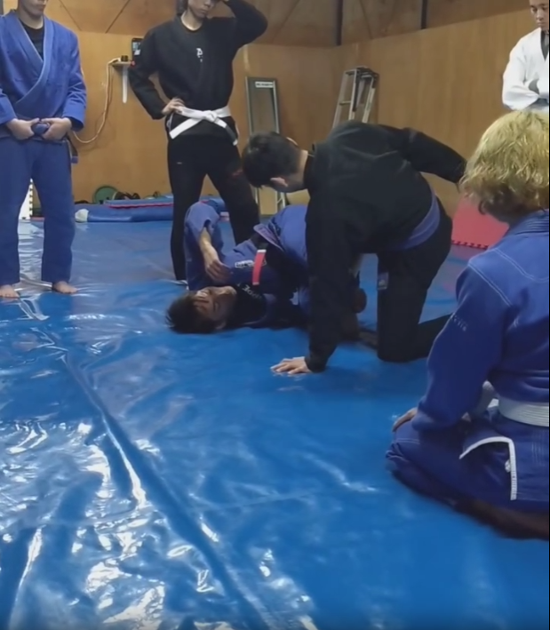 レナトゥス柔術アカデミー練習風景1 - 会員同士のスパーリング練習